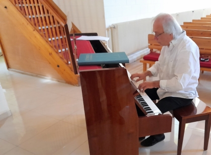 klaus schulten preparing for the concert